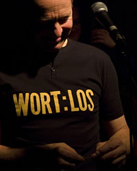 Peter Wolf bei der Premiere von "WORT:LOS"